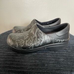 Crocs Clog Black Flower Floral Comfort Shoes waterproof